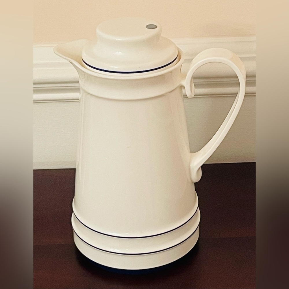 Like New Vintage Thermos No. 810 Sheree Off White Insulated 32oz Carafe Pitcher - Picture 2 of 12